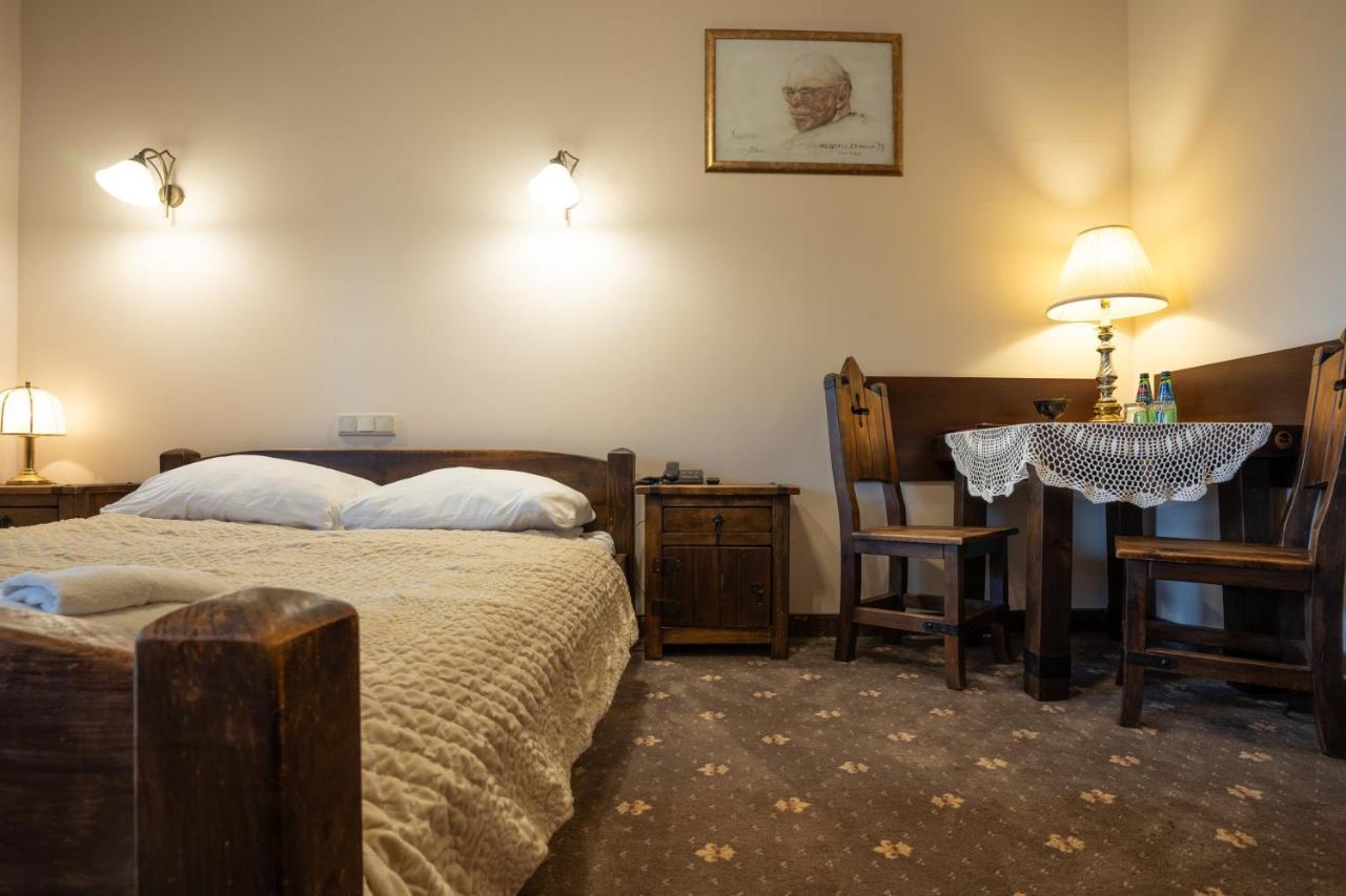 Hotel Trylogia Zielonka  Buitenkant foto