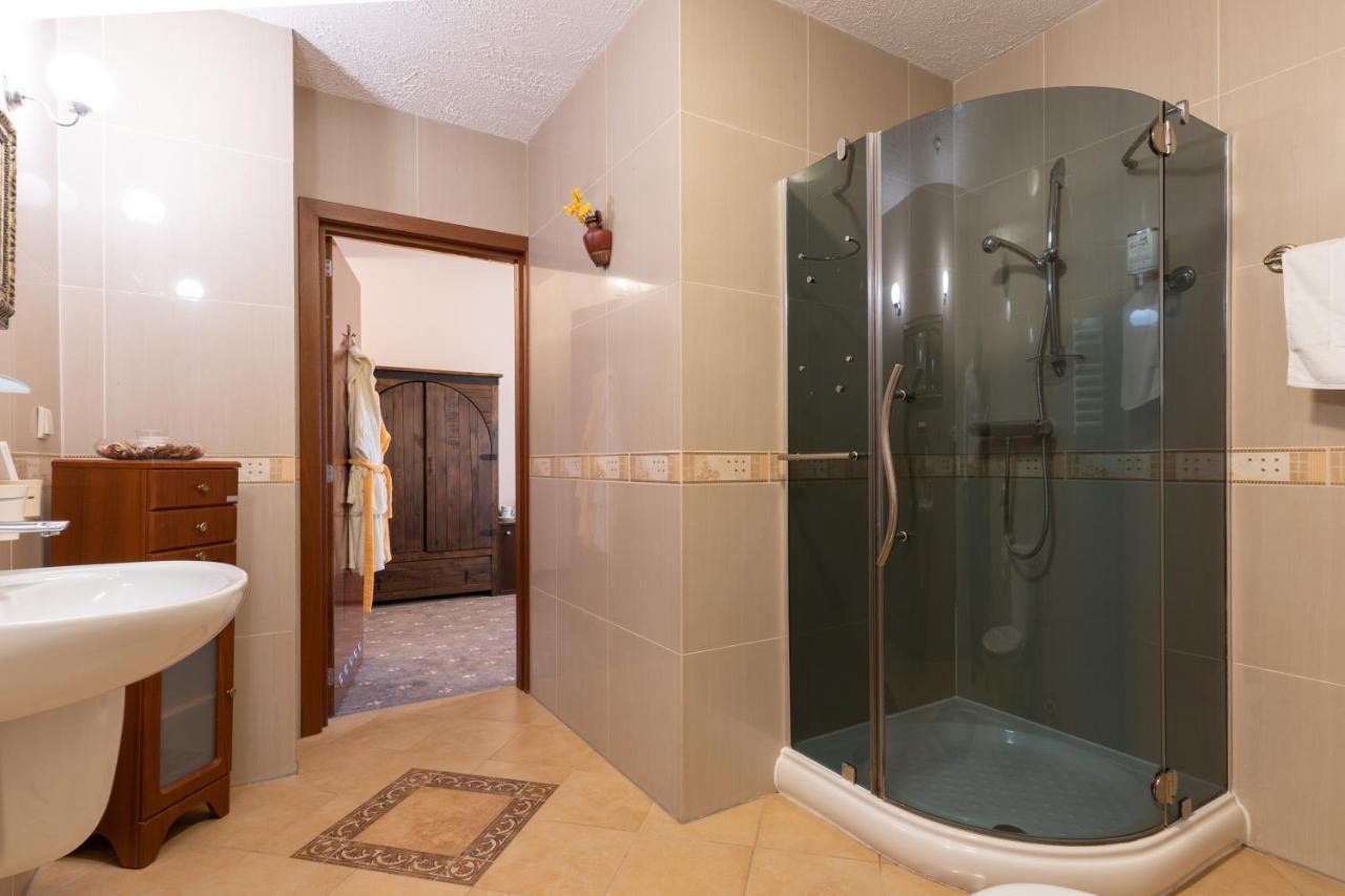Hotel Trylogia Zielonka  Buitenkant foto