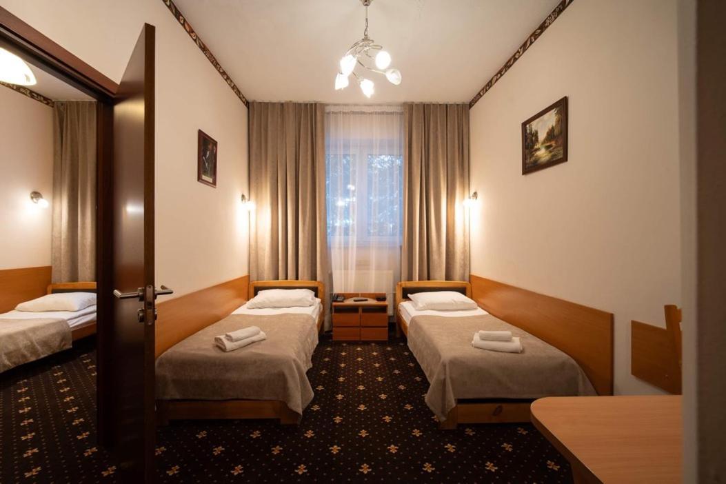 Hotel Trylogia Zielonka  Buitenkant foto