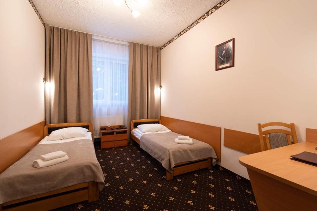 Hotel Trylogia Zielonka  Buitenkant foto