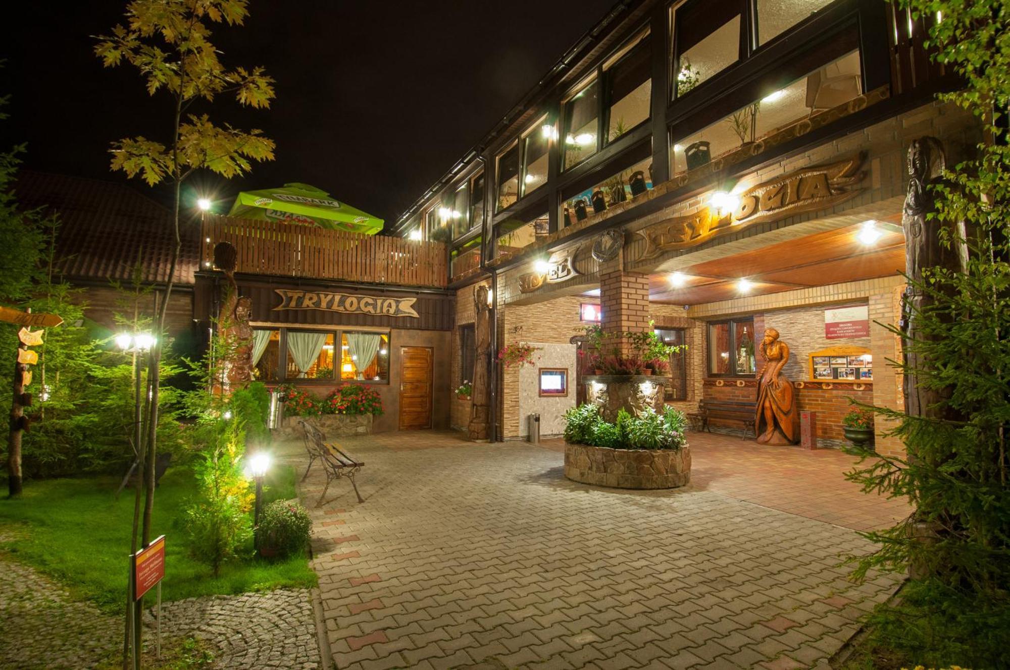Hotel Trylogia Zielonka  Buitenkant foto